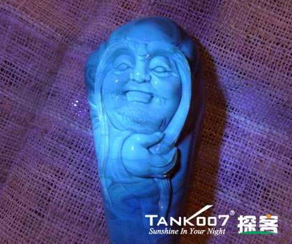 网上用紫光手电鉴定琥珀的帖子这么多，哪个是真假？